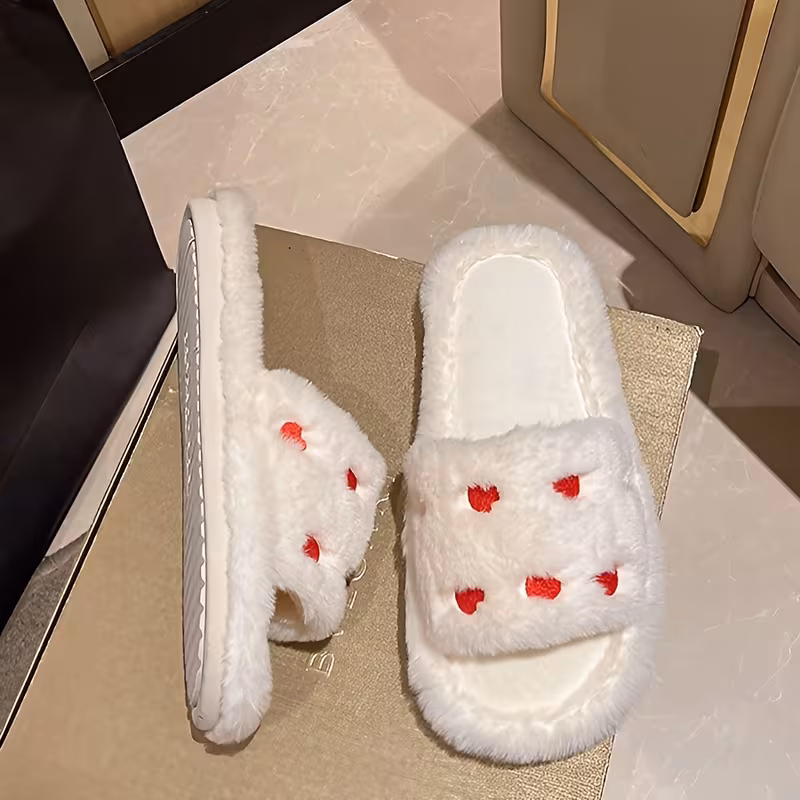 Chaussons d'extérieur à poils pour femme automne/hiver avec décoration de cœur brodé vue 3